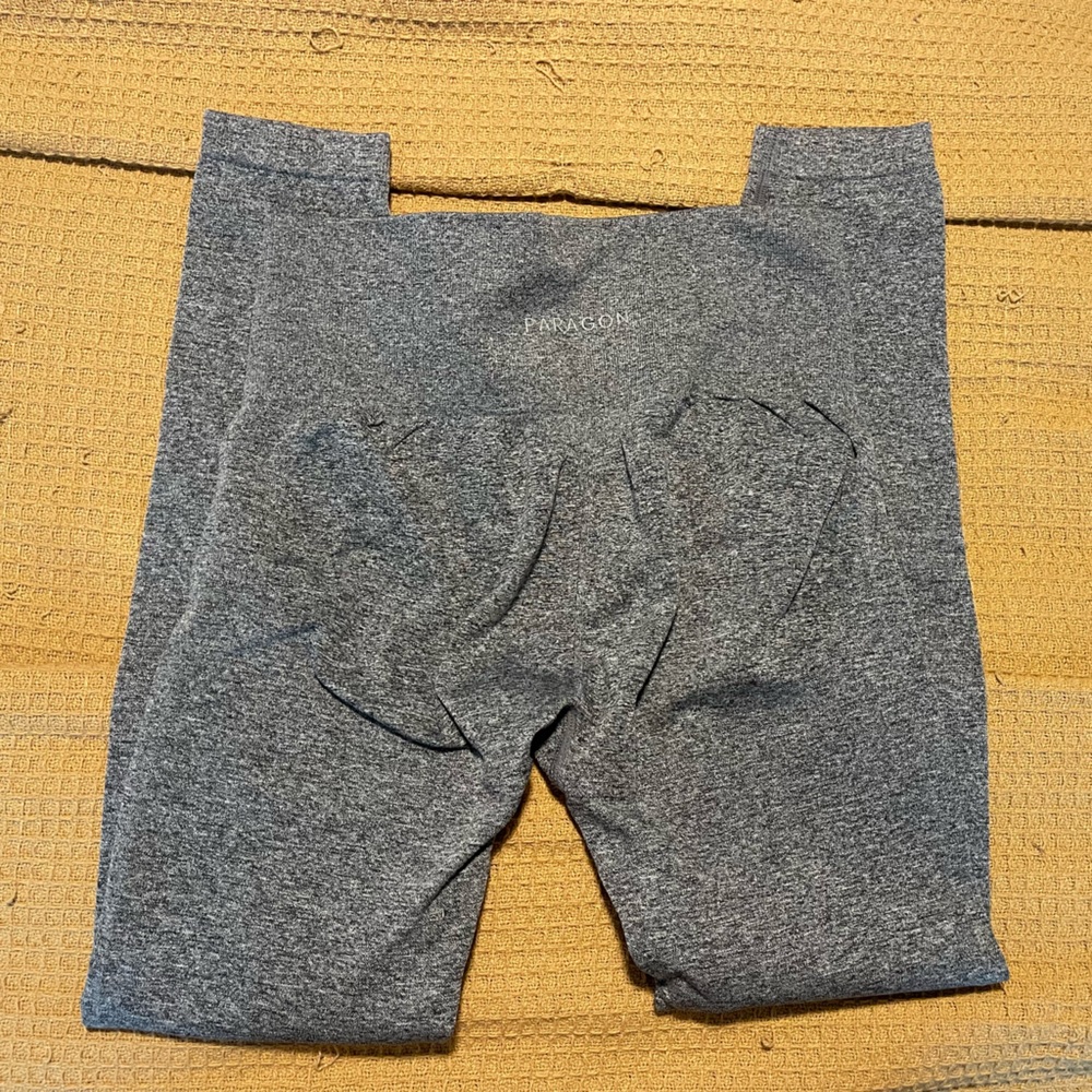 Paragon Seamless leggings. M.